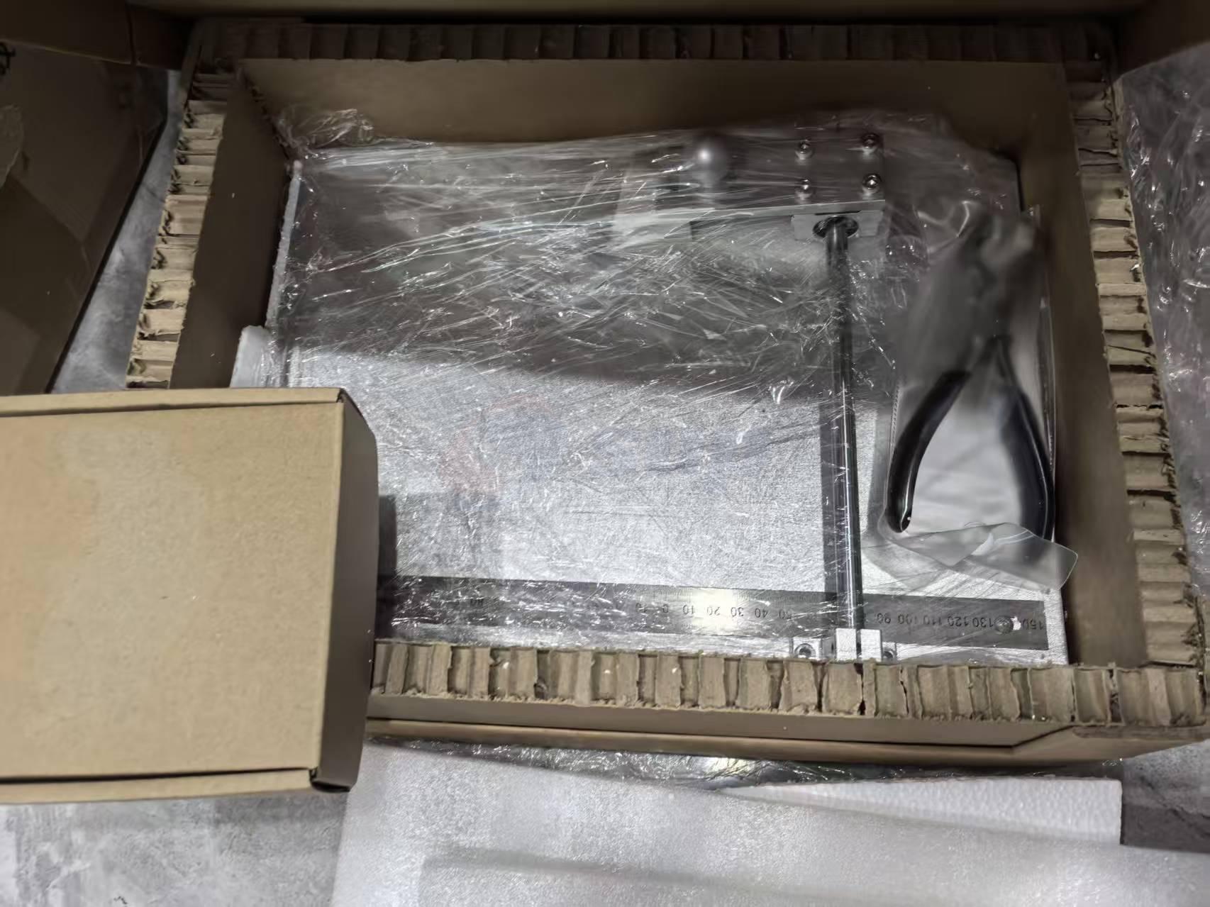 <a href=https://www.supsemi.com/en/product/Precision-ITO-FTO-AZO-Conductive-Glass-Cutter.html target='_blank'>glass cutter</a> -1 .jpg glass cutter -1 .jpg